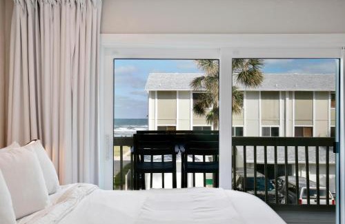 New Smyrna Beach House | ZEN BEACH RETREAT - OCEAN VIEW TOWNHOUSE -No Drive Beach