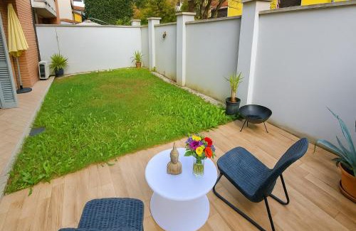 Pero Apartment | Zen Garden House - in front of the metro