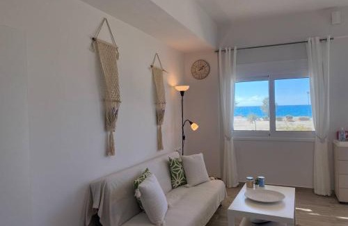 Neo Kalamaki House | Zen Seaside Apartment