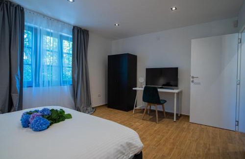 Vozdovac Villa | Zen Spa Villa Belgrade - Pool, Hot tub & Sauna