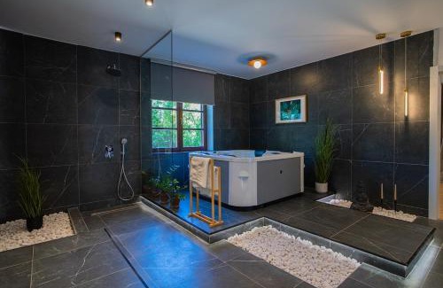 Vozdovac Villa | Zen Spa Villa Belgrade - Pool, Hot tub & Sauna
