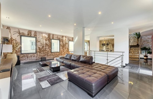 Annemasse Apartment | Zenbnb Terrarium Luxe Duplex Terrasses