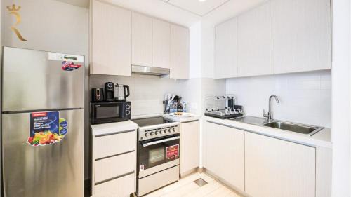Abu Dhabi Apartment | Zenith 1BR Retreat with Pool Access - Short Stroll to Yas Mall & Thrill Parks
