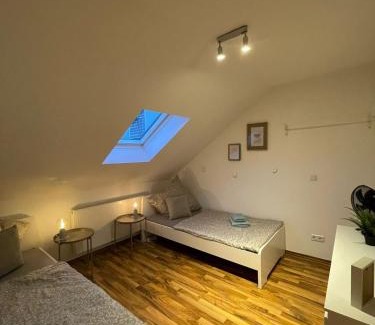 Neuwied Apartment | Zentrales Studio mit Schlafgalerie bis 4 Gäste