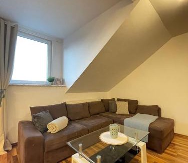 Neuwied Apartment | Zentrales Studio mit Schlafgalerie bis 4 Gäste