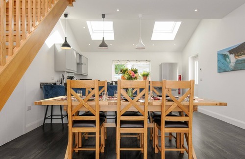 Helston Cottage | ZEPHYR, family friendly, with a garden in Gweek