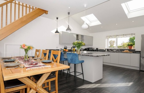 Helston Cottage | ZEPHYR, family friendly, with a garden in Gweek