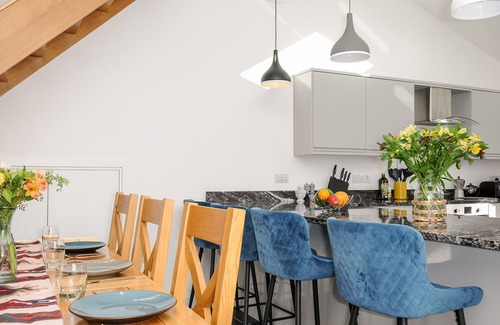 Helston Cottage | ZEPHYR, family friendly, with a garden in Gweek