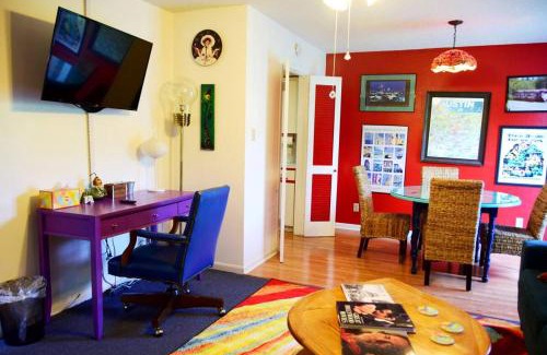 Barton Hills House | Zilker Museum Home w King Bed, Patio Grill- Extended Stays Welcome