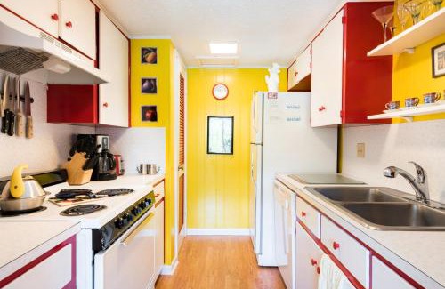 Barton Hills House | Zilker Museum Home w King Bed, Patio Grill- Extended Stays Welcome