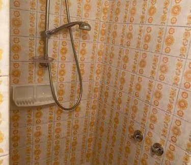 Fie allo Sciliar Apartment | Zimmer mit Bad und Garagenparkplatz