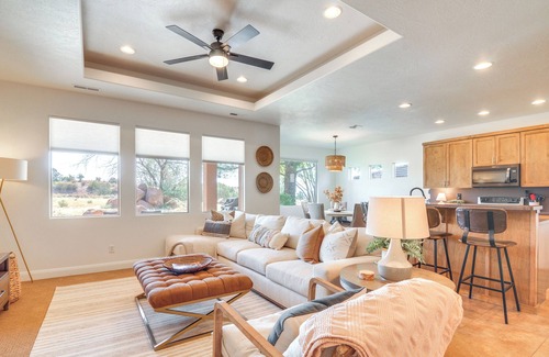 Kanab House | Zion Area Home w/Scenic Views & Private Hot Tub!