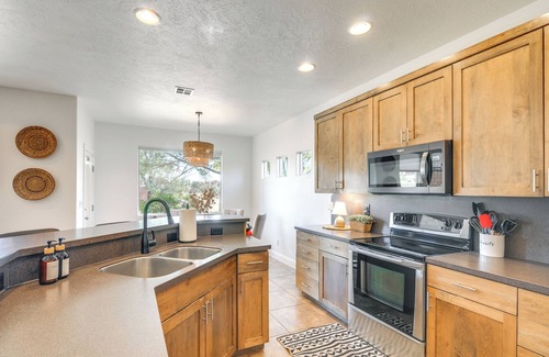 Kanab House | Zion Area Home w/Scenic Views & Private Hot Tub!