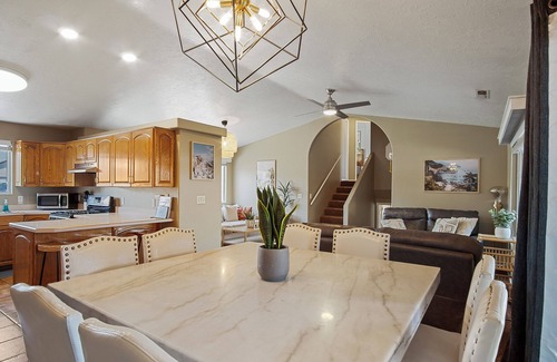 La Verkin House | Zion Desert "Cruise" House - private pool, hot tub & game room