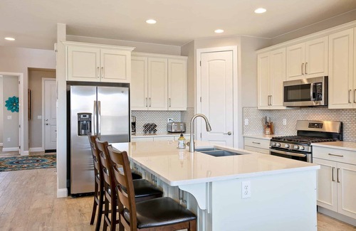 Sienna Hills House | Zion Reunion Poolhouse, PRIVATE POOL, SLEEPS 24!