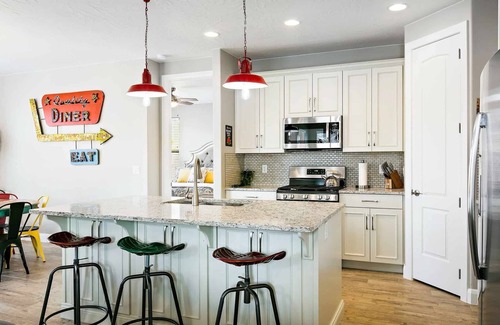 Sienna Hills House | Zion Reunion Poolhouse, PRIVATE POOL, SLEEPS 24!