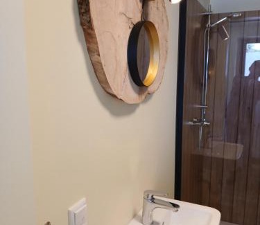 Mittelherwigsdorf Apartment | Zittau - Ferienwohnung Frieda mit Camping Familien, und Biker Hütten am Zittauer Gebirge