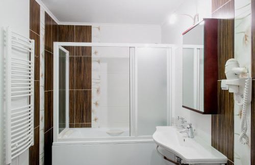 Serednye Hotel | Zolota Gora Hotel-Rancho