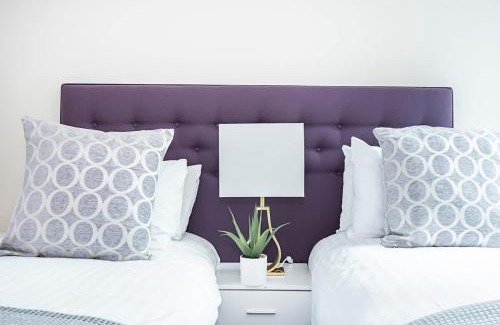 Vauxhall Apartment | Zone 1 , 2 Bed Apt , Tube Station 2 Mins Walk , Ideal For Leisure , Families , Contractors Stays , Weekly Offers , Sleeps 4