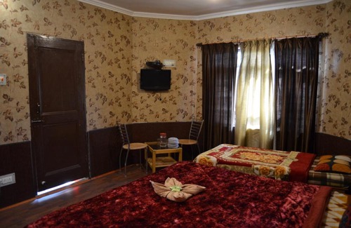 Dal Lake Hotel | zoz 3s1