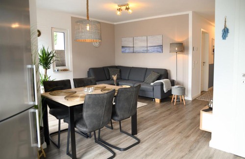 Damp Apartment | Zum Meer