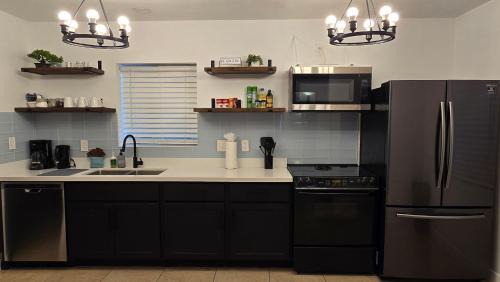 Encanto Apartment | zzz Msg for 5 percent off zzz 3Bed 1Bath KingKingQueenBeds House MidtownPHX