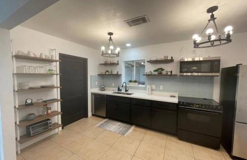 Encanto Apartment | zzz Msg for 5 percent off zzz 3Bed 1Bath KingKingQueenBeds House MidtownPHX