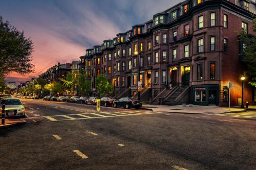 Boston, MA
