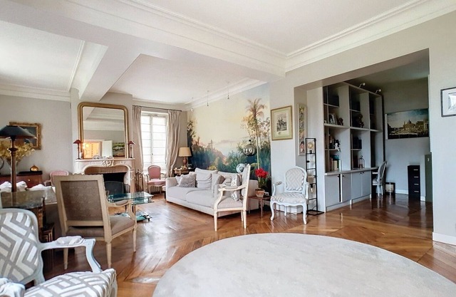 À 10 Minutes de Paris ! Villa Historique Avec Grand Jardin et Parking