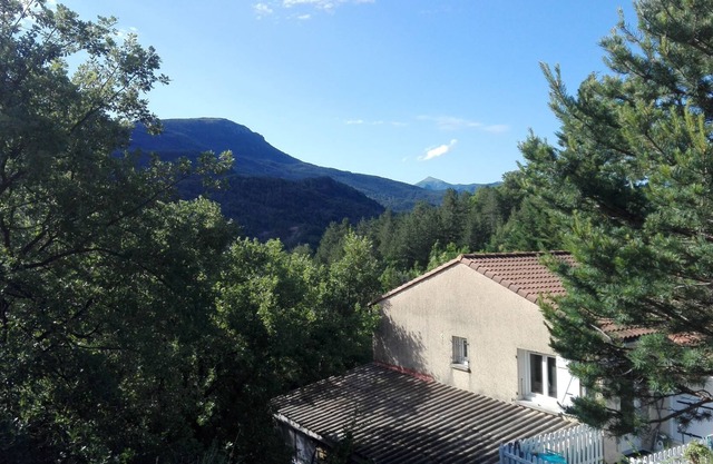 À Proximité : Golf, Plan D'eau, Piscine, Gorges du Verdon et lac de Ste Croix