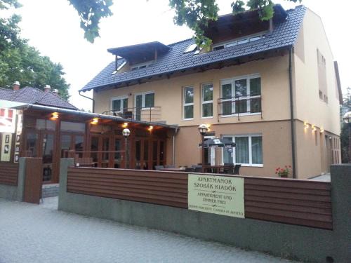 Ádám Apartmanház