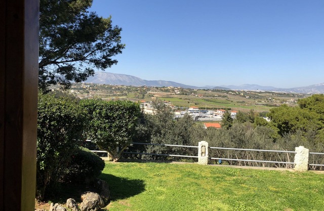 Εξοχικό σπίτι πολύ κοντά στην θάλασσα και 10' από το αεροδρόμιο "Ελ. Βενιζέλος".