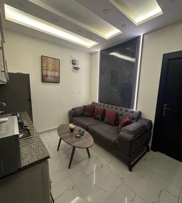 شقة فاخرة - غرفتين نوم وصالة صغيرة مع بلكونة Modern 2 Bedrooms Appartment with Balcony