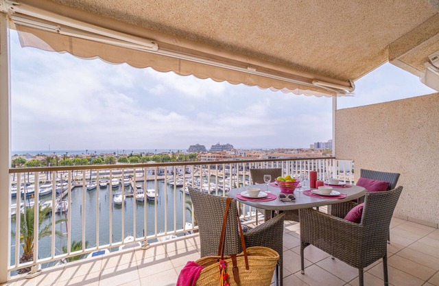0160-PORT GREC Apartment with WIFI, Smart TV, canal and sea view