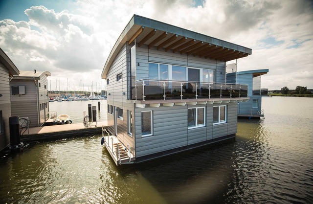 08. floating houses (105 m²) Thalassa - Floating house no. 11 with fireplace