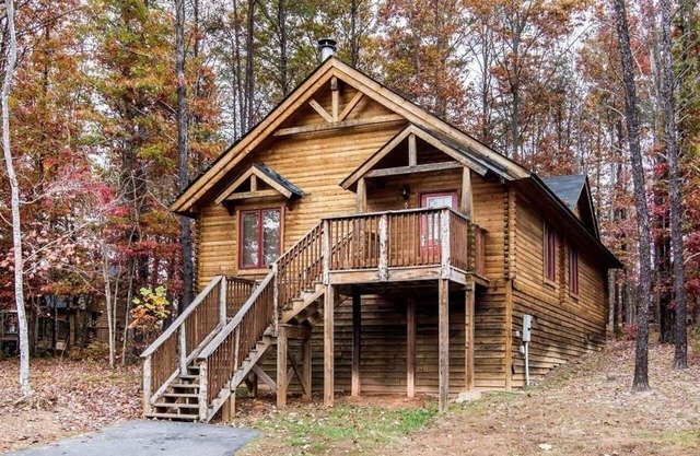 1,000 Acre Resort Horseback Riding 60 Acre Lake; Pools, whirlpool, games room