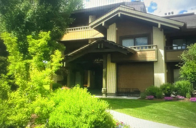 1/2 PRICE LIFT TICKETS! Wildflower, SV INN pool and Rec pass, Walk to SV Resort
