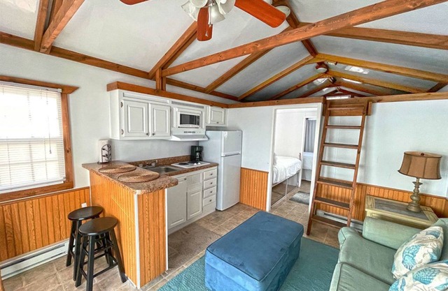 1.5 Bedroom, 1 bath with back deck. Pet friendly with 2 Queen and 2 twin beds.