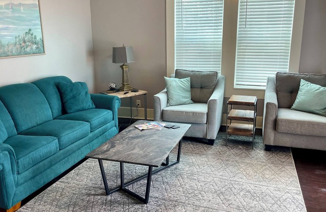 1.5 Blks 2 beach. Pet Friendly Near cruise terminal as well. Great Neighborhood.