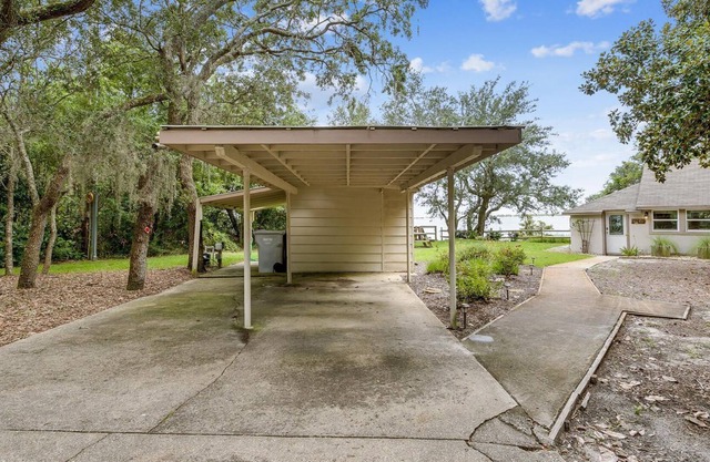 1 acre Historic Waterfront Cottage, private beach, pet friendly, 3 miles to Gulf