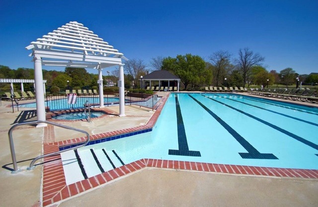 1 BDRM CONDO ~HISTORIC POWHATAN RESORT~ INDOOR & OUTDOOR POOLS & HOT TUBS!