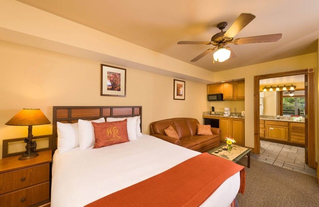 1 bdrm resort in Gatlinburg. Includes 4 passes to Waterpark. 3, 4, 7 day rental