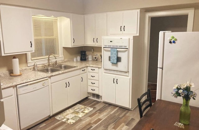 1 bed 1 bath park suite, near everything in town.