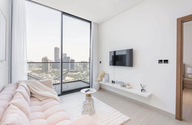 1 Bed Apartment in JVC Sleeps 2 with Balcony