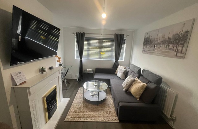 1 Bed Apartment - Sleeps 3 - Wifi - Parking