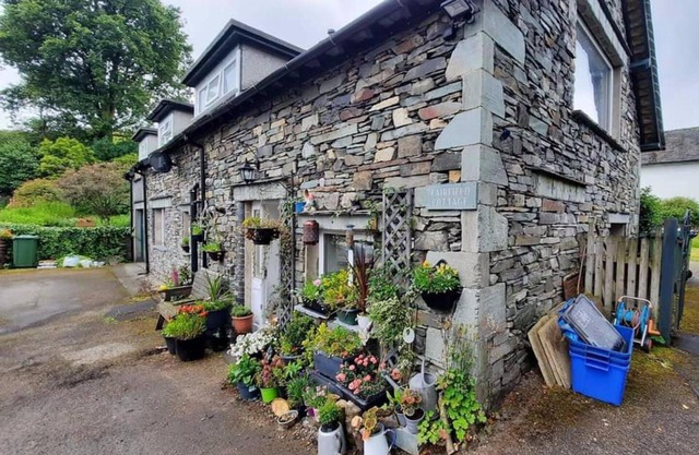 1 Bed Flat - Sleeps 4 - Garden - Parking - Wifi