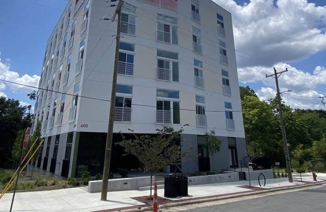 1 Bedroom Condo L-555191 by Houzlet