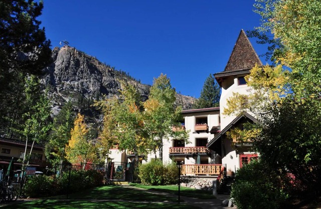 1-bedroom condo in Olympic Village Inn Avail During Brews, Jazz, & Funk sleeps 4