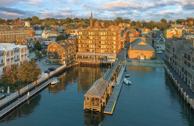 1 Bedroom Condo w/Kitchen, Sleeps 4, at Inn On The Harbor Resort, Newport!