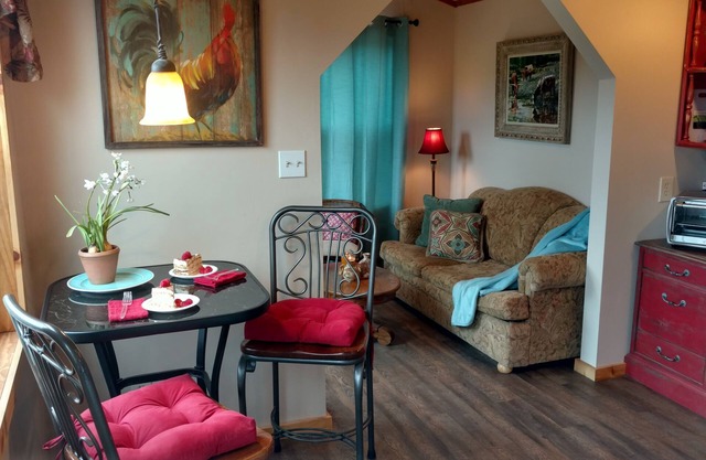 1-bedroom cottage just 7 minutes to Guadalupe River